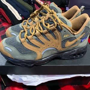 BRAND NEW NEVER WORN NIKE ID CUSTOMS